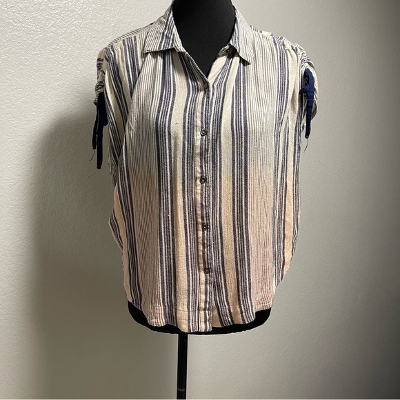 Free People Womens Baby Blues Button Down Size MEDIUM - Picture 2 of 8